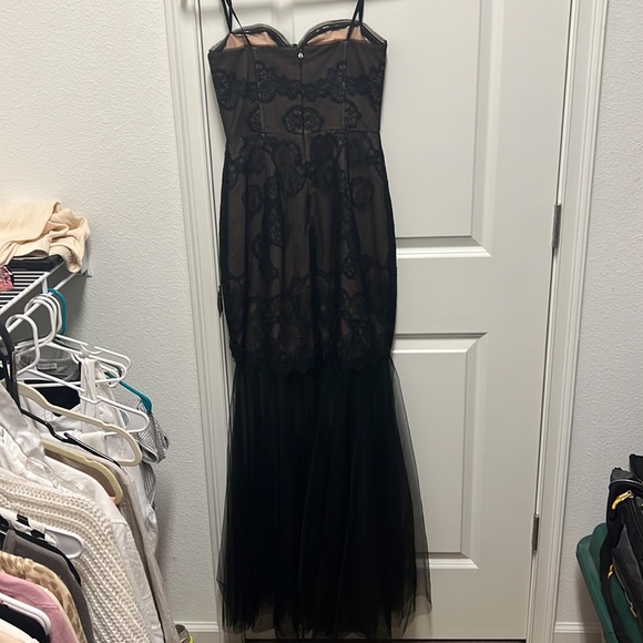 BCBG formal form black and tan - size 2 - Picture 4 of 4